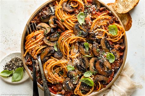 easy-mushroom-spaghetti-sauce-no-spoon-necessary image