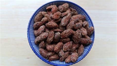 cinnamon-roasted-almonds-recipe-easy-low-carb image