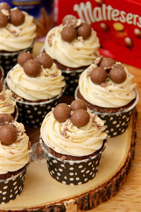 malteser-cupcakes image