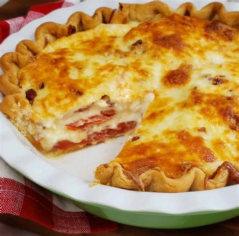 tomato-and-vidalia-onion-pie-with-bacon-grits-and-gouda image