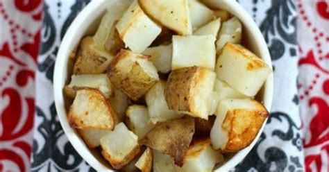 roasted-garlic-potatoes-mama-loves-food image
