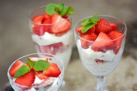 strawberries-and-cream-parfait-little-figgy-food image
