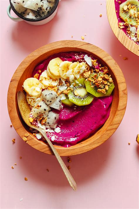 easy-dragon-fruit-smoothie-bowl-minimalist-baker image