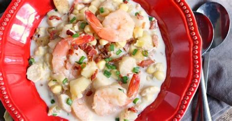 hearty-seafood-chowder-recipe-mama-loves-food image