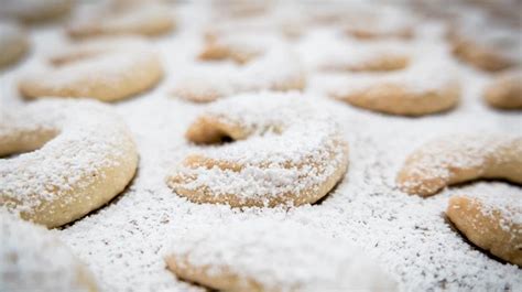 vanillekipferl-the-austrian-crescent-shaped-biscuits image