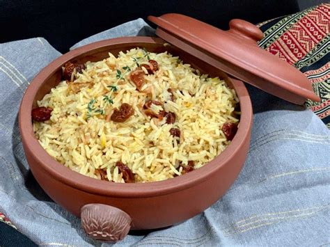moroccan-rice-recipe-with-dried-fruit-whisk-dine image