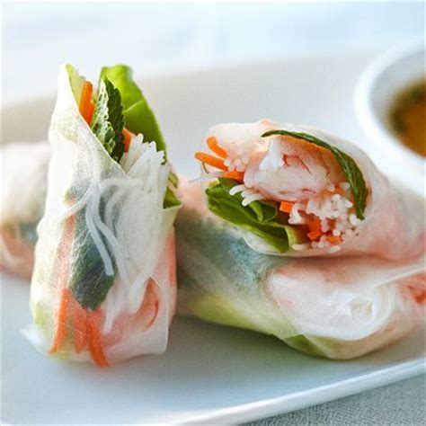 shrimp-and-fresh-mint-salad-rolls-chatelaine image