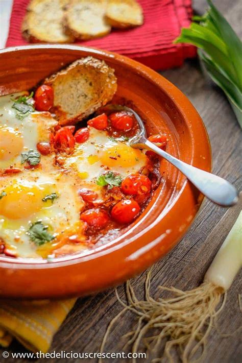 moroccan-eggs-in-tomato-sauce-shakshuka-the image