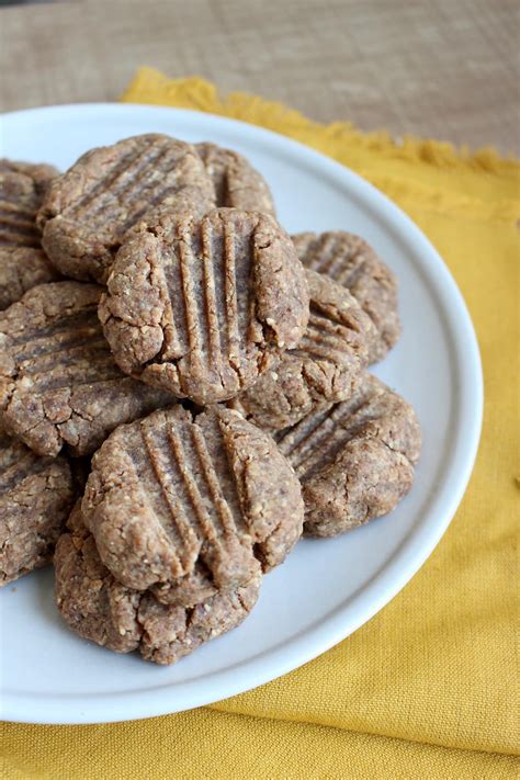 4-ingredient-vegan-peanut-butter-cookies-the image
