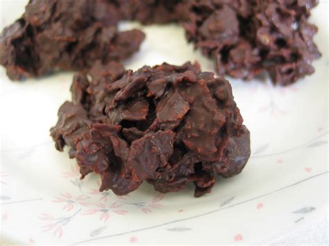chocolate-cherry-clusters-deannas-daughter image
