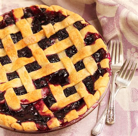 blueberry-pie-how-to-make-a-lattice-top image