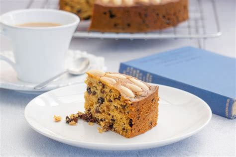 traditional-dundee-cake-recipe-scottish-scran image