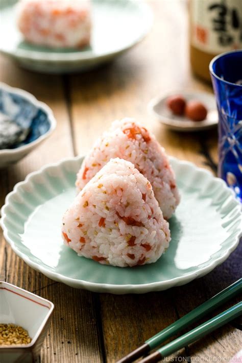 plum-rice-ball-midnight-diner-season-2-小梅のおにぎり image