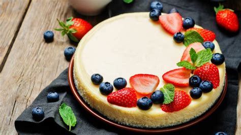 olive-garden-sicilian-cheesecake-recipe-with-easy-sauce image