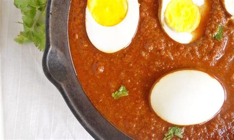 quick-and-easy-egg-curry-honest-cooking image