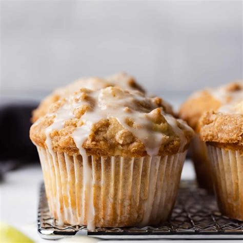 easy-apple-streusel-muffins-recipe-baked-by-an-introvert image