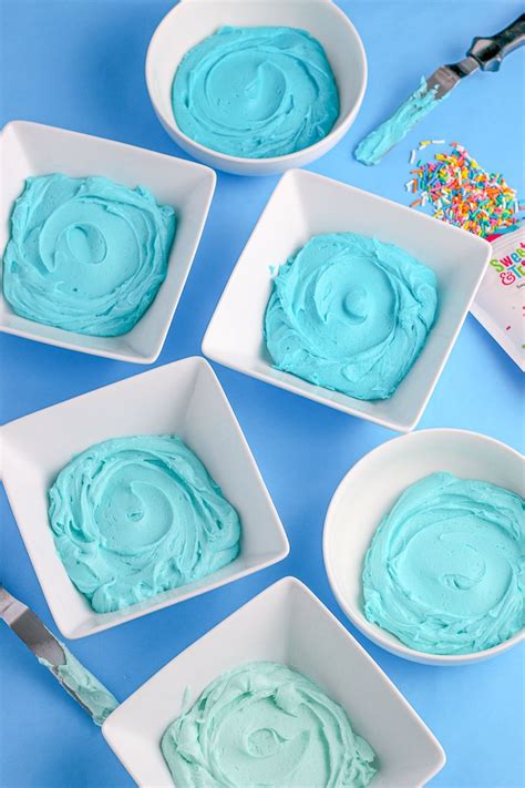 ombre-frosting-tutorial-how-to-color-buttercream image