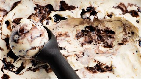how-to-make-vanilla-ice-cream-with-fudge-ripple-and image