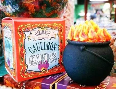 harry-potter-fans-these-flaming-cauldron-cakes-are image
