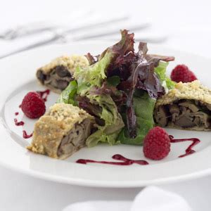 mushroom-spinach-strudel-salad-with image