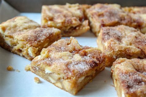 apple-pie-snickerdoodle-bars-recipes-inspired-by-mom image