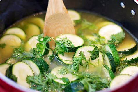 creamy-zucchini-soup-food-with-feeling image