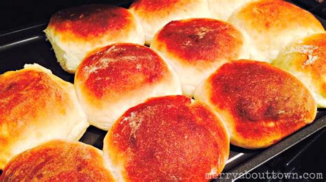homemade-dinner-rolls-hutterite-buns-merry image