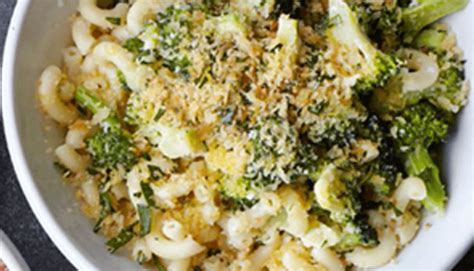elbow-macaroni-with-crispy-bread-crumbs-and-broccoli image