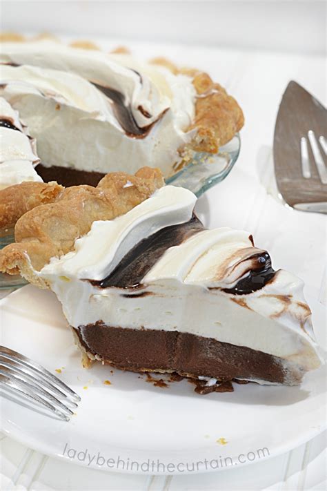 easy-no-fail-chocolate-cream-pie-lady-behind-the image