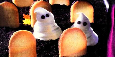 ghosts-in-the-graveyard-halloween-dessert-with image