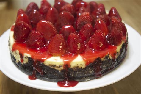strawberry-oreo-cheesecake-cooked-by-julie image