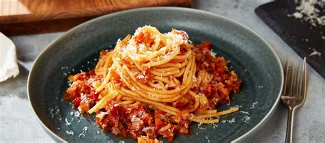 spaghetti-with-vegetable-bolognese-mutti image