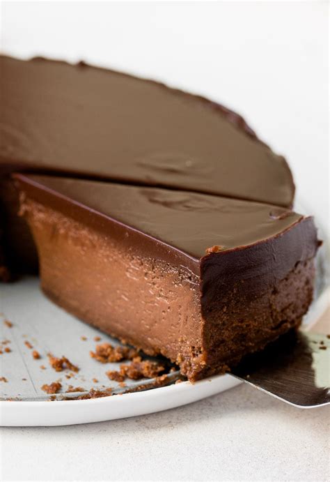 amazing-creamy-chocolate-cheesecake-pretty image