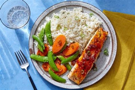 seared-salmon-sweet-chili-glaze-blue-apron image