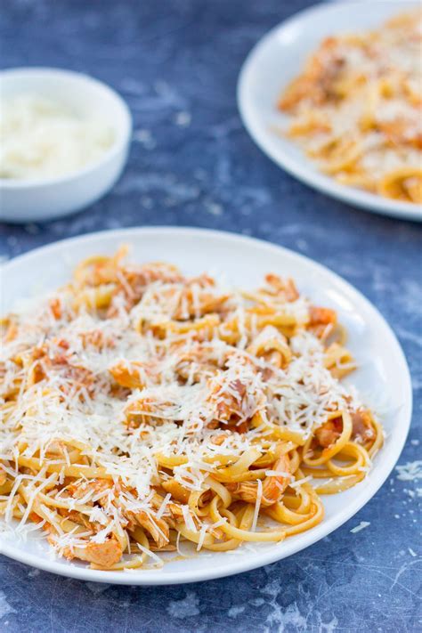easy-chicken-bolognese-easy-peasy-foodie image