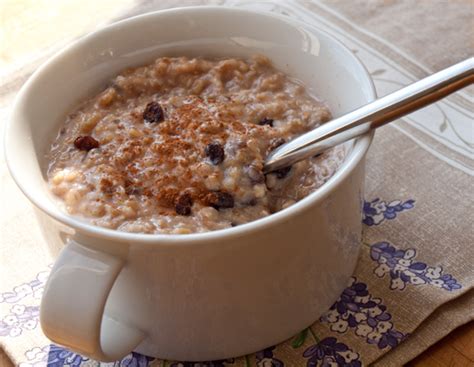 steel-cut-oatmeal-with-maple-syrup-currants-and image