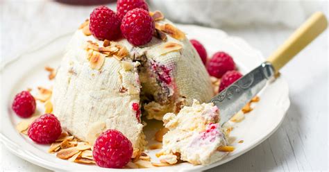 must-try-easter-pashka-with-ricotta-raspberries image