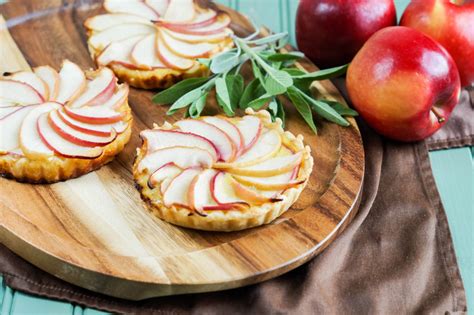 apple-and-caramelized-onion-tart-taras image