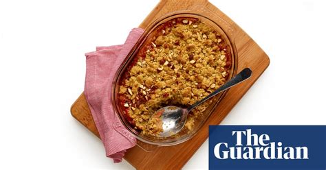 how-to-make-the-perfect-rhubarb-crumble-food-the image