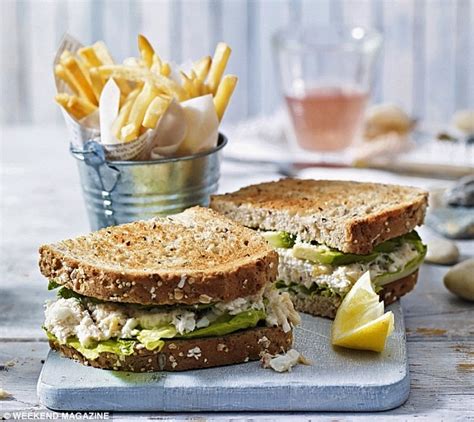 crab-classics-best-ever-crab-sandwich-daily-mail-online image