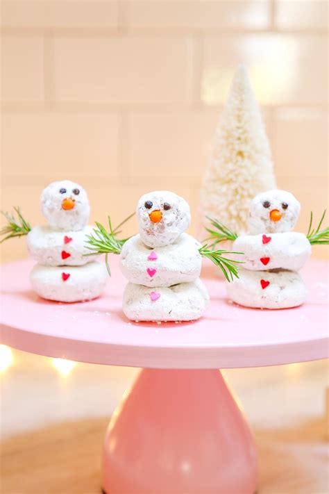 snowman-donuts-a-cute-and-easy-snack-modern-glam image