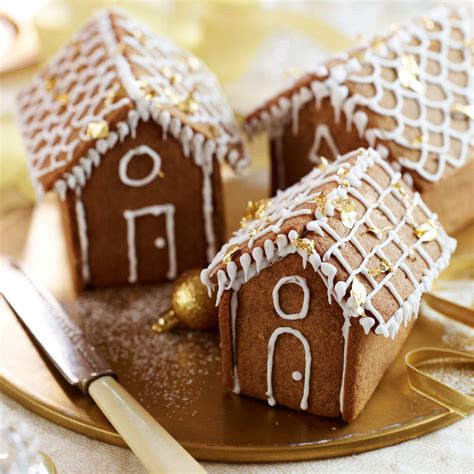 mini-gingerbread-houses-dessert-recipes-woman-home image
