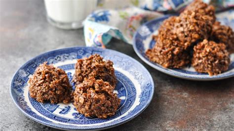 no-bake-chocolate-oatmeal-cookies-recipe-with-step image