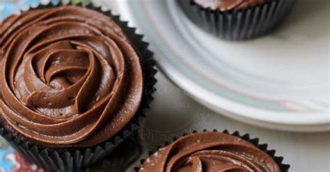 sour-cream-chocolate-cupcakes-lisas-lemony-kitchen image