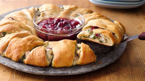 cranberry-turkey-crescent-ring-recipe-pillsburycom image