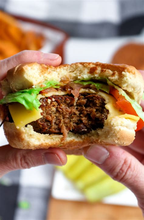 vegan-burgers-beyond-meat-impossible-meat image
