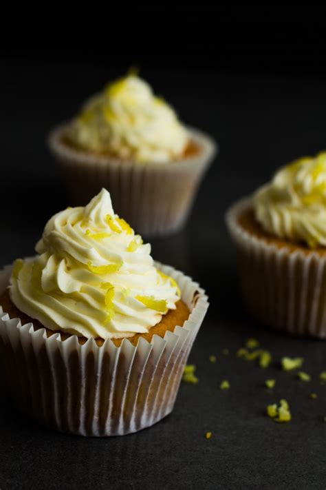 lemon-cupcakes-with-lemon-buttercream-icing image