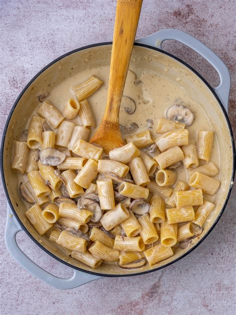 mushroom-alfredo-pasta-easy-homemade-mushroom image