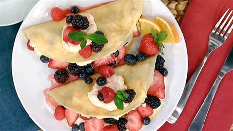 mixed-berry-and-mascarpone-crepes-steven-and image