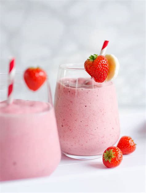 quick-3-ingredient-strawberry-banana-smoothie image